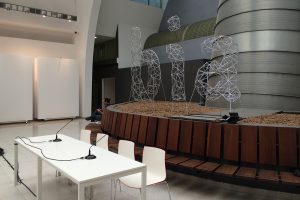 Diálogos. Arquitectura vizcaína del siglo XXI. En el atrio del edificio del Ensanche en Bilbao